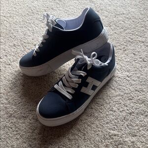 Tommy Hilfiger Women's Sz 9 Sneakers
